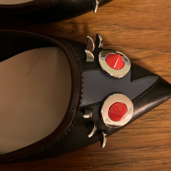 Fendi Women's Black leather 1 inch heels with a distinctive pattern. - Picture 7 of 7